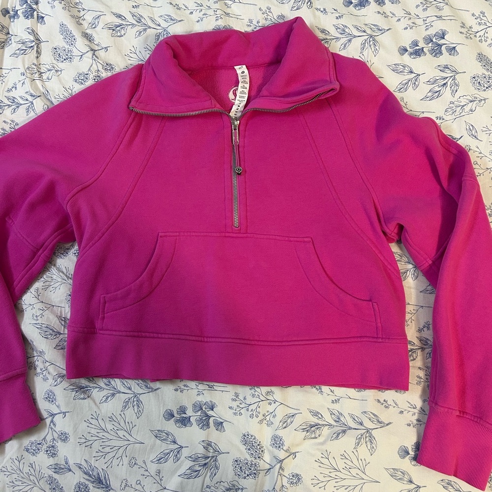 LIKE BRAND NEW LULU PINK SCUBA HALF ZIP!
Size xs/s sonic pink.